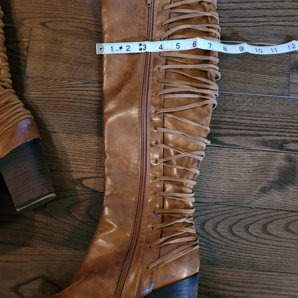 Boots, NWOT, never worn only tried on in house. Beautiful colour boots Size 6.5. - Picture 5 of 6